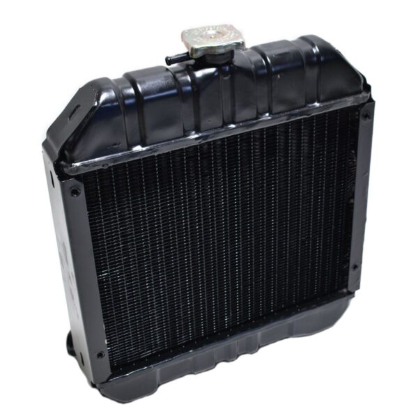 1524172062 / 15241-72062 / 15241-7206-2 RADIATOR KUBOTA B7000 Kubota: B7000 Dimensions: Width: 365mm Height: 400mm (without the filler cap) Thickness: 70mm Connection at the top: 35mm Connection at the bottom: 35mm Including overpressure hose